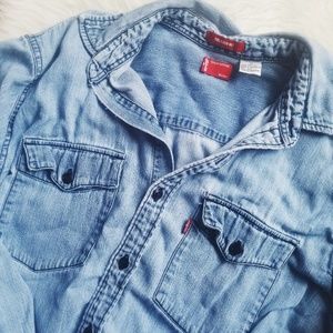 🌟 Levi's Denim Long Sleeve Shirt